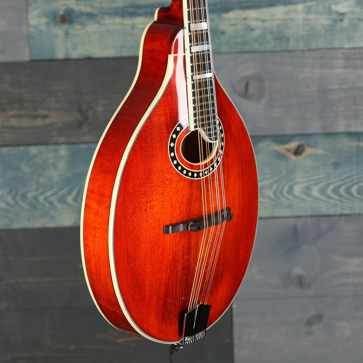 Eastman MD604 A-Style Classic Oval Hole Mandolin w/Case