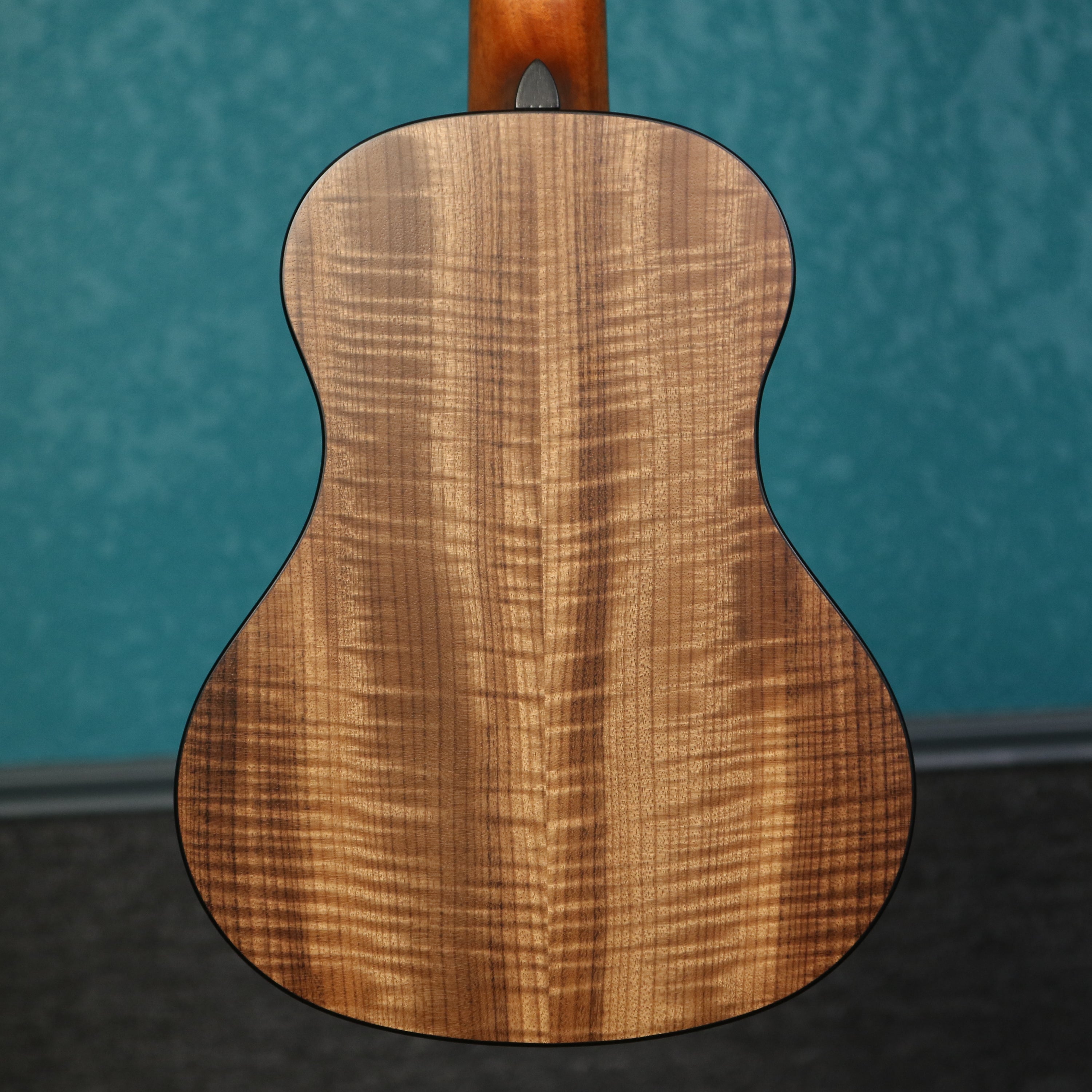 Kala Elite Ukulele USA Solid Sitka Spruce Top Myrtle Super Tenor With Arch Top Hard Case