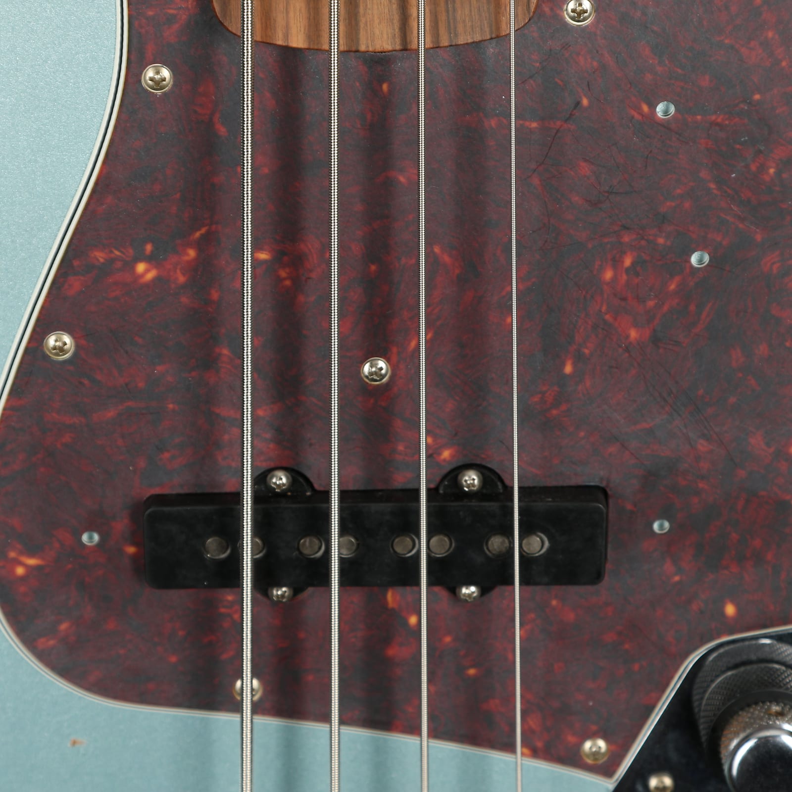 Fender 60th Anniversary Road Worn Jazz Bass Pau Ferro Fretboard Firemist Silver