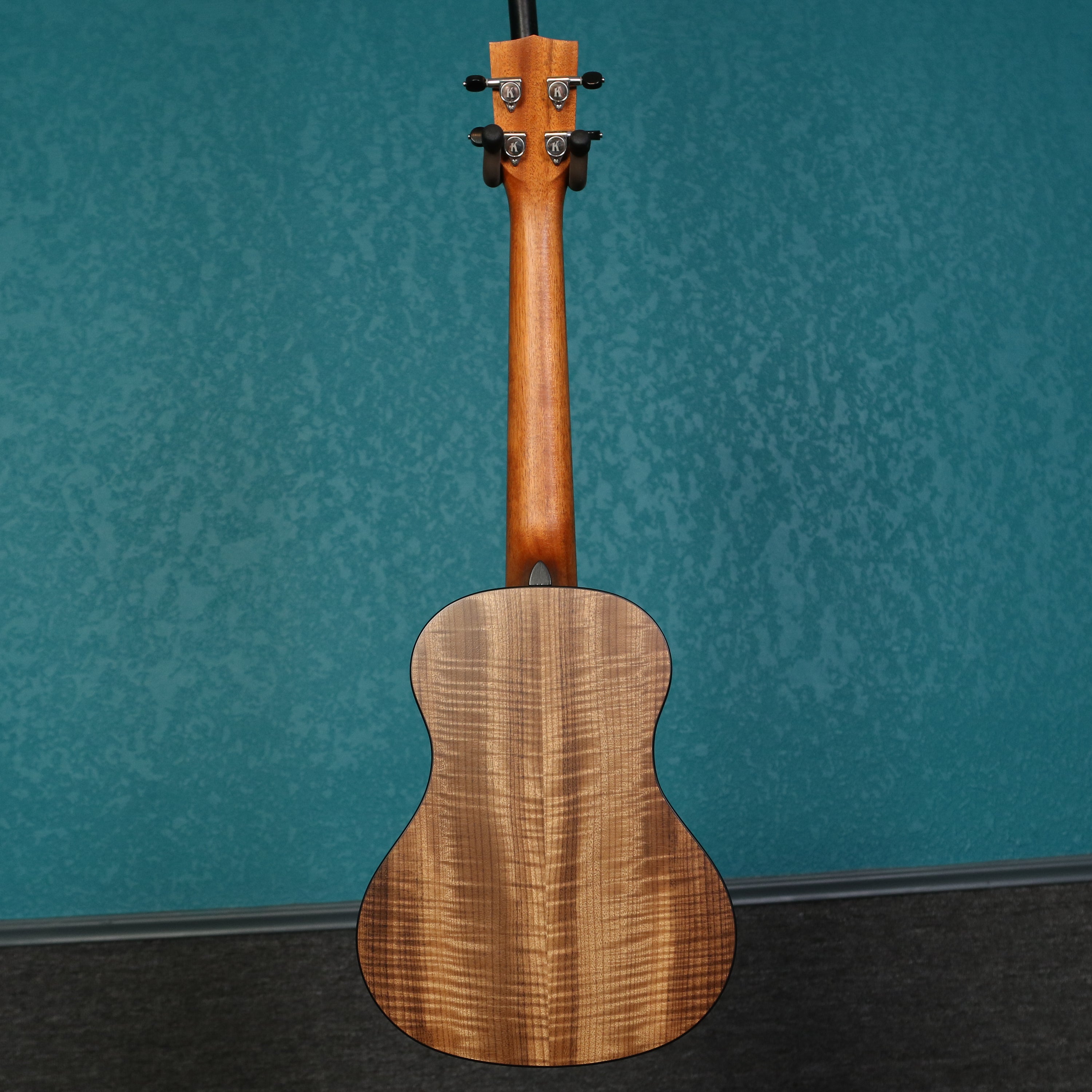 Kala Elite Ukulele USA Solid Sitka Spruce Top Myrtle Super Tenor With Arch Top Hard Case